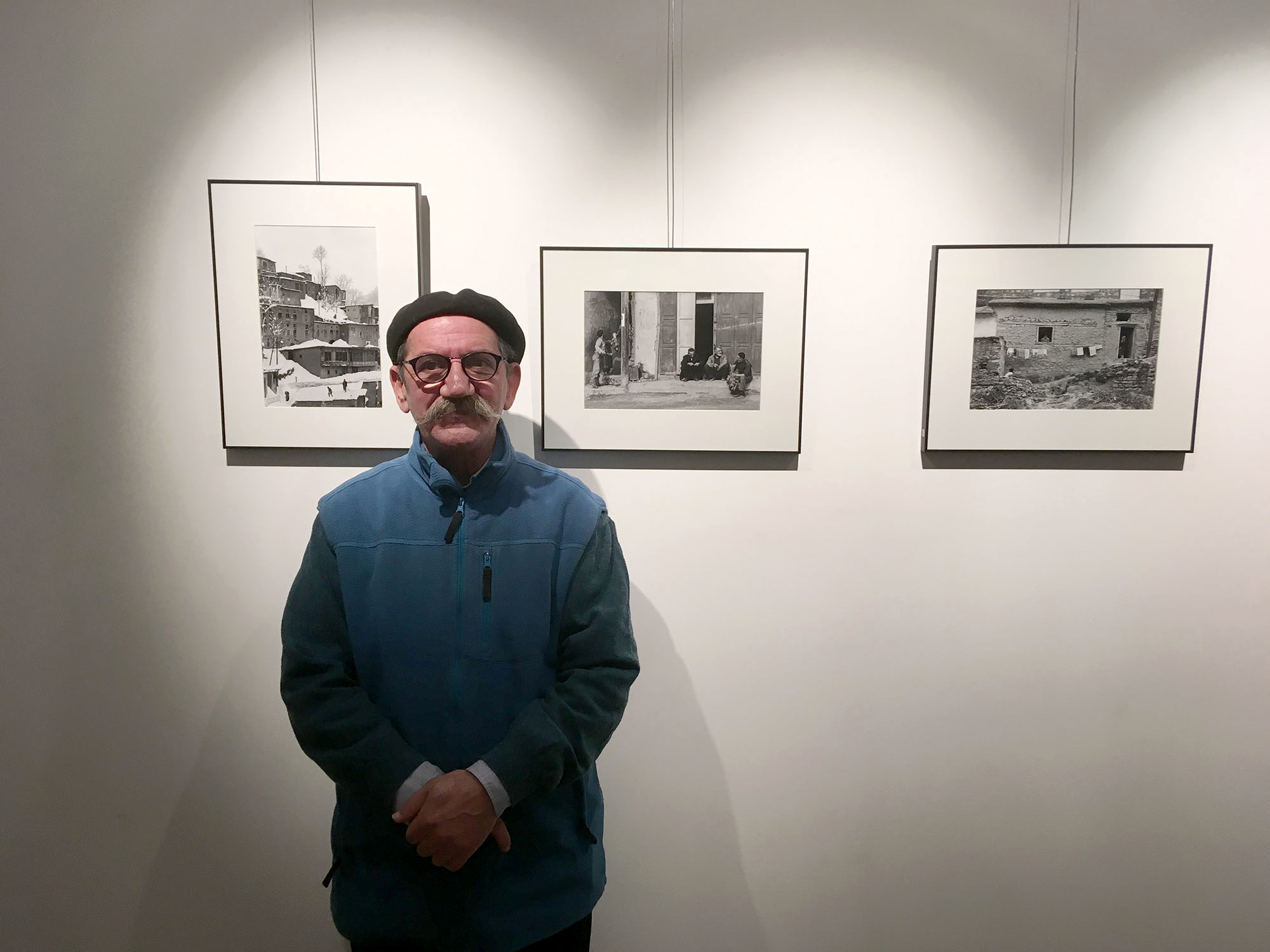 حمید جبلی و فرشته‌ای بدحجاب که کنارش آمد