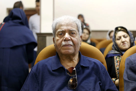 کمدین سینمای قیل از انقلاب 92 ساله شد / نصرت الله وحدت در مراسم تولدش از بی‌کسی گفت /  عکس