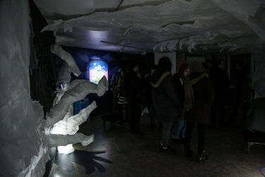 نمایشگاه آثار شکوفه خرم‌رودی و تابا فجرک در گالری زیرزمین دستان