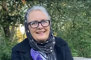 Director of Seattle filmfest Elizabeth Shepherd congratulates children’s week in Iran