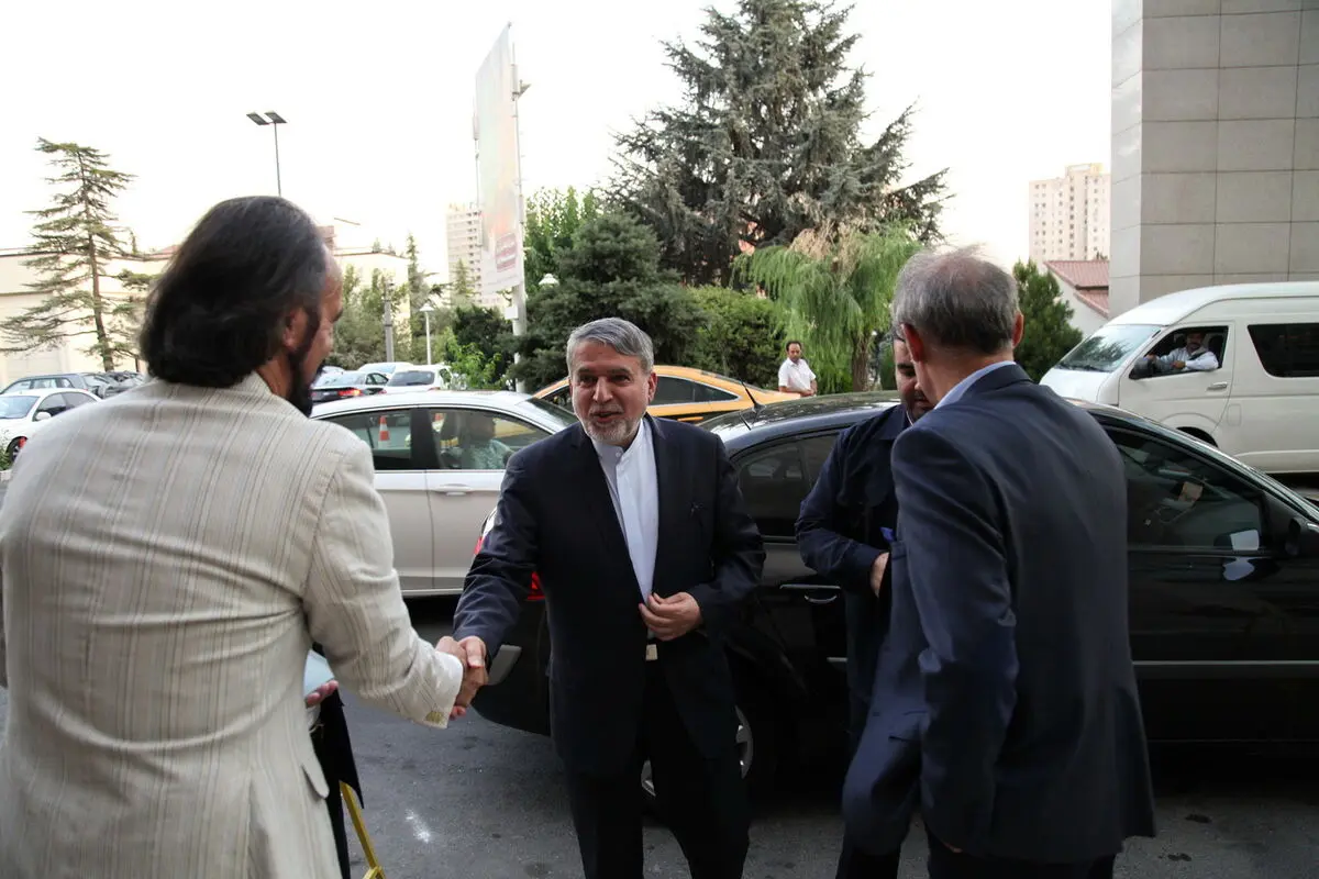 بازدید وزیر فرهنگ و ارشاد اسلامی از هفتمین حراج تهران