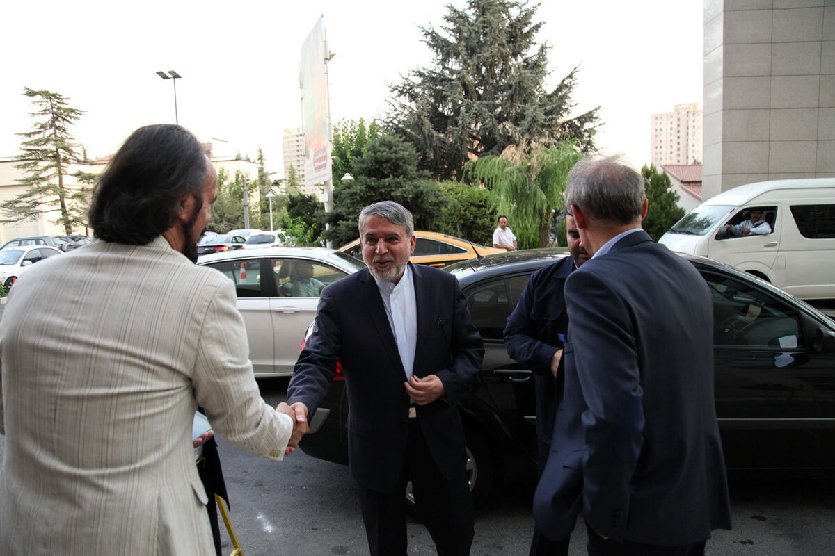 بازدید وزیر فرهنگ و ارشاد اسلامی از هفتمین حراج تهران
