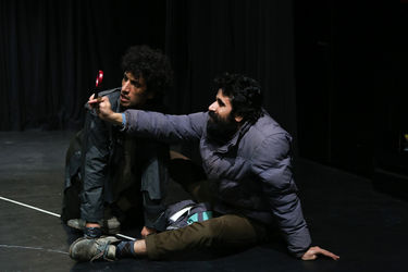 نمایش " در انتظار گودو " در سالن قشقایی تئاترشهر