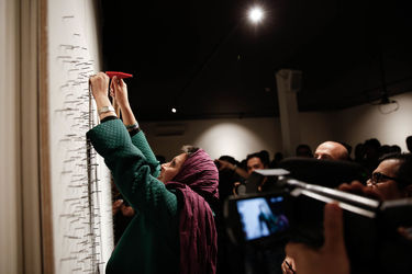 خلق اثر توسط بزرگمهر حسین‌پور در حمایت از کودکان بدسرپرست در گالری آس