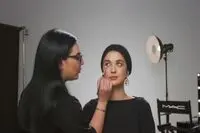 تبلیغات جنجالی یک برند آرایشی برای سحری!!/عکس