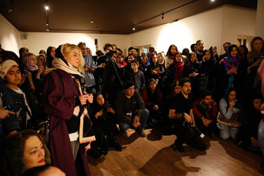 خلق اثر توسط بزرگمهر حسین‌پور در حمایت از کودکان بدسرپرست در گالری آس