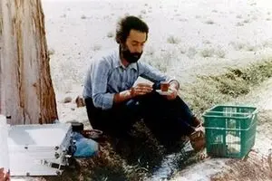 ببینید: بازیگری که به جای سهراب سپهری روی بیلبورد رفت/ گاف عجیب شهرداری تهران