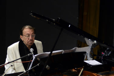 کنسرت ناصر چشم‌آذر به همراه اشکان خطیبی در تالار وحدت