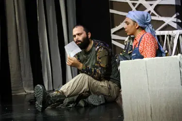 نمایش "سنگر دوست داشتنی" در تالار ناصرخسرو