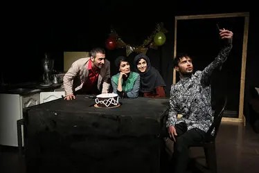 نمایش "بی‌سرپرست" در تماشاخانه مهرگان