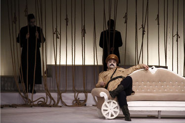 نمایش "کابوس حضرت اشرف" در تماشاخانه ایرانشهر ‎