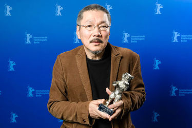 Director+Hong+Sangsoo+poses+with+the+Silver+Bear+for+Best+Director+for+the+film+The+Woman+Who+Ran+after+the+award+ceremony+of+the+70th+Berlinale+International+Film+