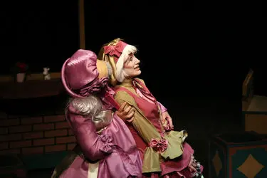 اجرای نمایش "سرزمین تهی سران" در تماشاخانه مهرگان