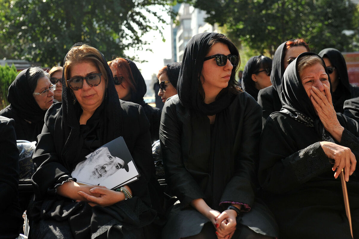 تشییع پیکر رضا امیر یاراحمدی در خانه هنرمندان