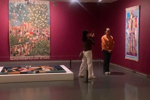 نمایشگاه "تاریخ های موازی" بنیاد هنری برجیل Barjeel در موزه هنر شارجه Sharjah Art Museum / عکس ها