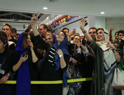 حامد همایون، سارا و آیدا و یک اکران خصوصی 