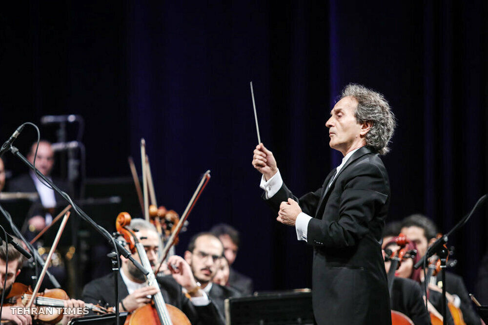 Conductor of Tehran Symphony Orchestra Shahrdad Rohani quits 