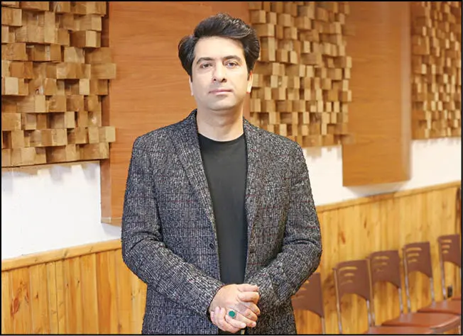 محمد معتمدی: لیگ فوتبال به نیم فصل رسید اما هنرمندان هنوز بی‌کارند/ نوازندگان به فروش ساز و وسایل شخصی روی آورده‌اند