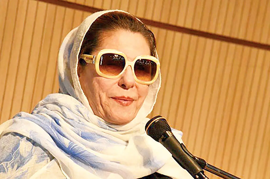 پری زنگنه: چهل ساله در خانه بودم و بافتنی بافتم/ روایت خواننده گنجشکک اشی مشی از دوری صحنه