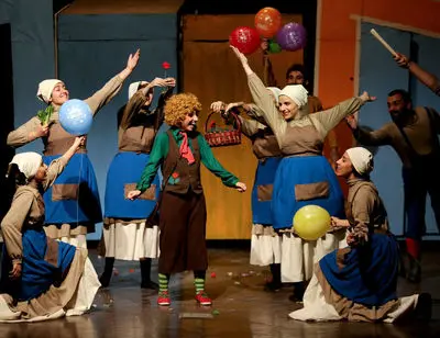 ببینید: نمایش‌های جذابی که این روزها در خیابان‌های همدان اجرا می‌شوند