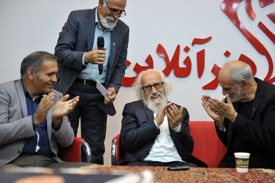 جشن تولد ۷۷ سالگی آیدین آغداشلو در نمایشگاه مطبوعات