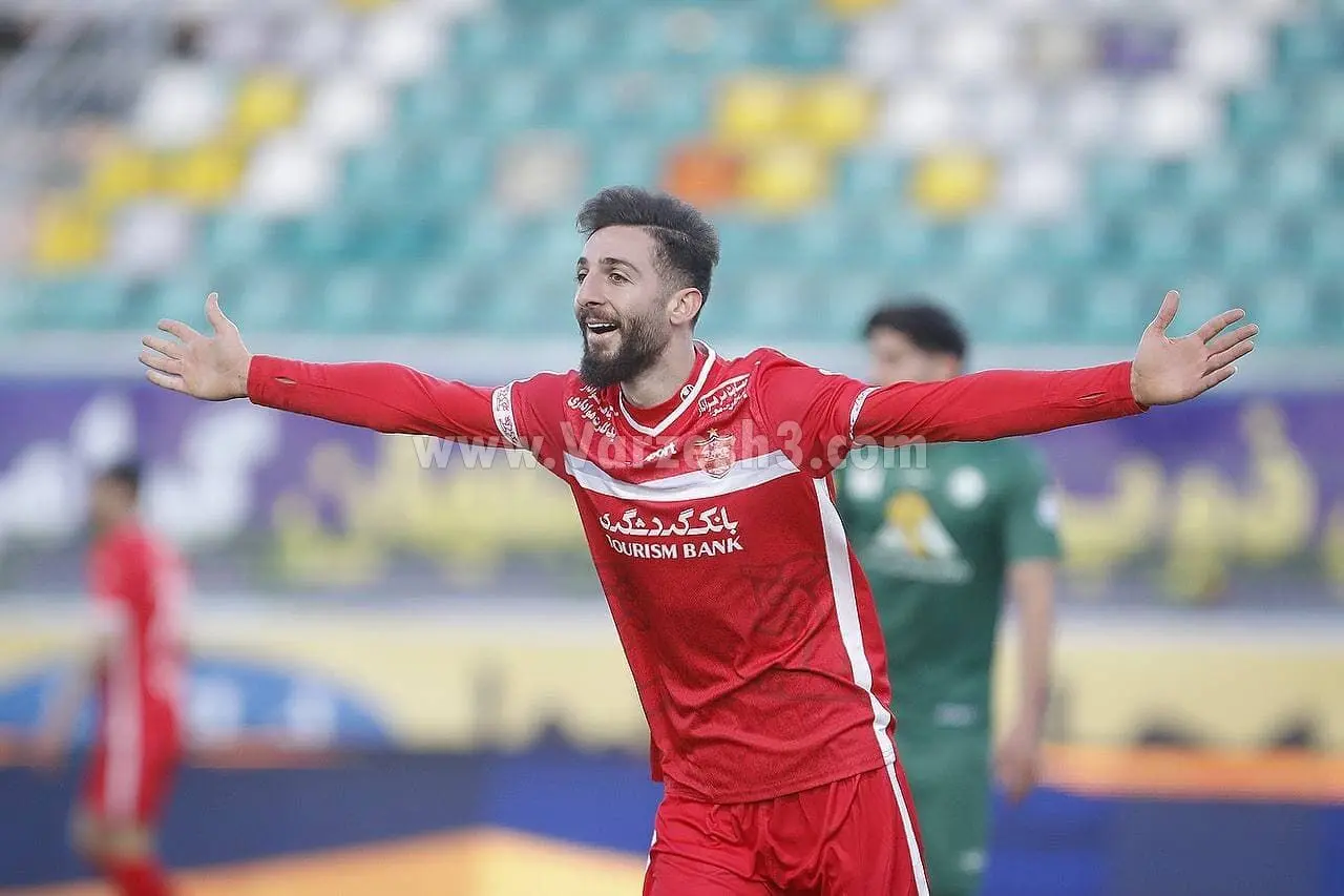 اقدام جنجالی مهاجم پرسپولیس علیه بیرانوند/ عکس