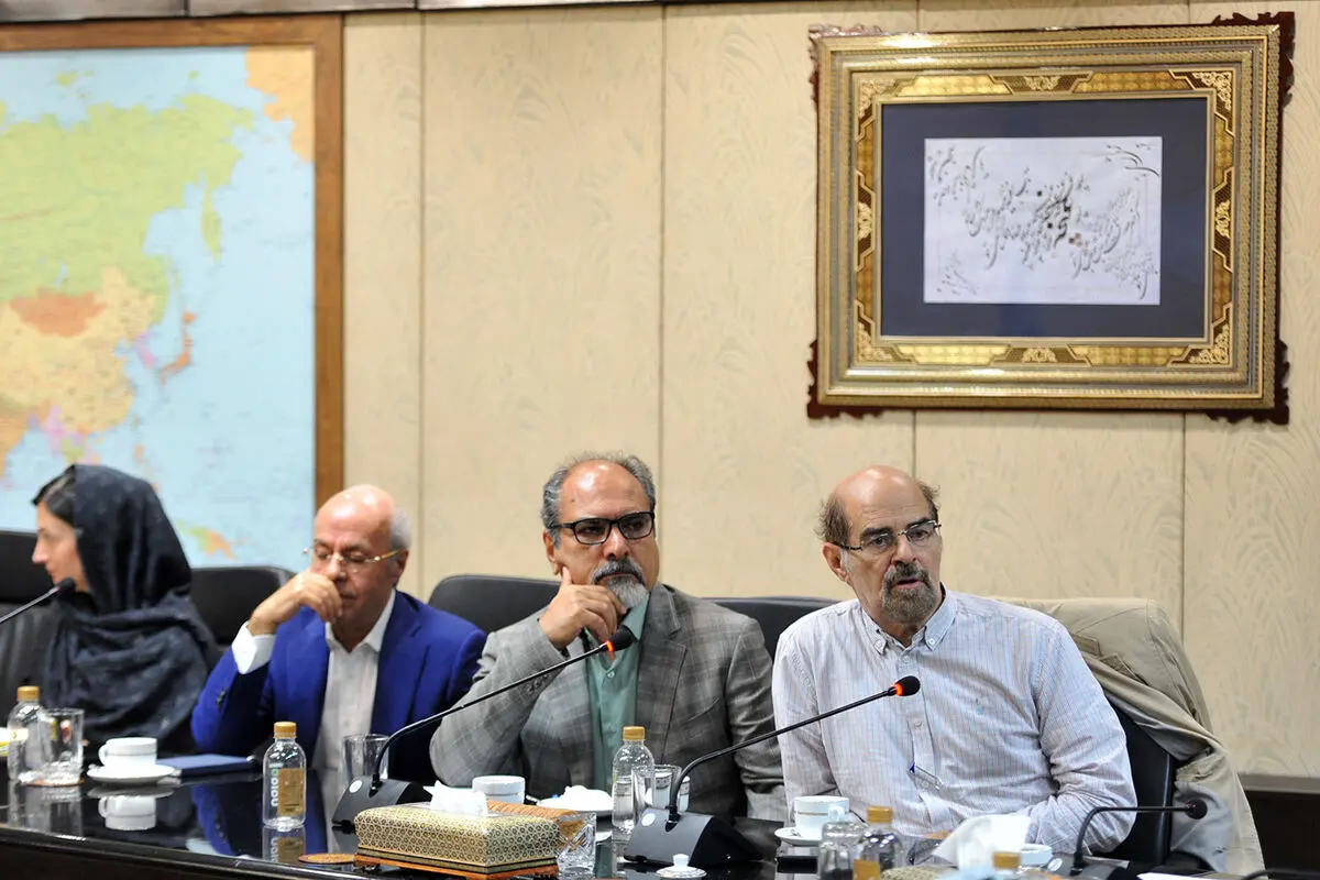 دیدار جمعی از هنرمندان با رضا رحمانی  وزیر صنعت، معدن و تجارت 