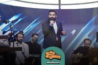 ببینید: اجرای زنده علی زندوکیلی از ترانه باهار شیراز