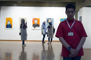 نمایشگاه آثار نقاشی هنرمندان کم توان ذهنی در گالری اصلی فرهنگسرای نیاوران