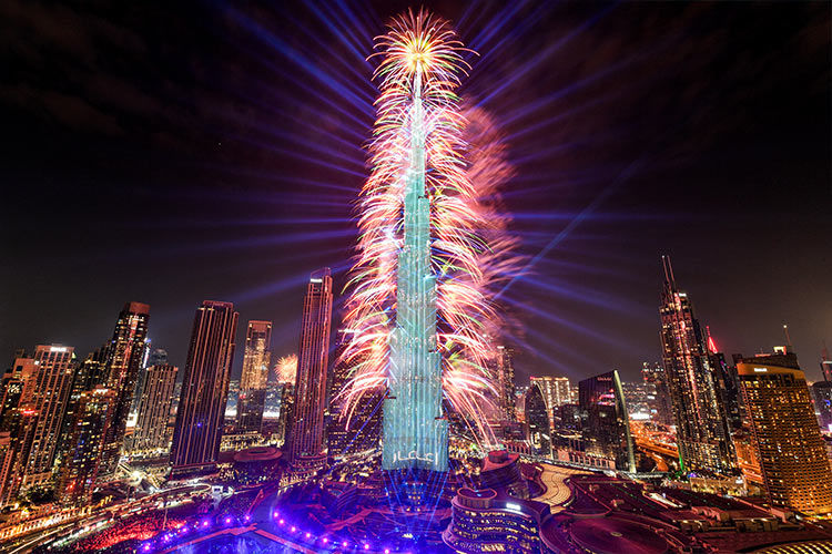 ویدئو: جشن سال نو در دبی با لایت آرت خیره‌کننده برج خلیفه