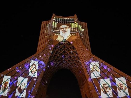 ویدیو مپینگ همدردی با کشورهای درگیر با کرونا بر روی برج آزادی تهران