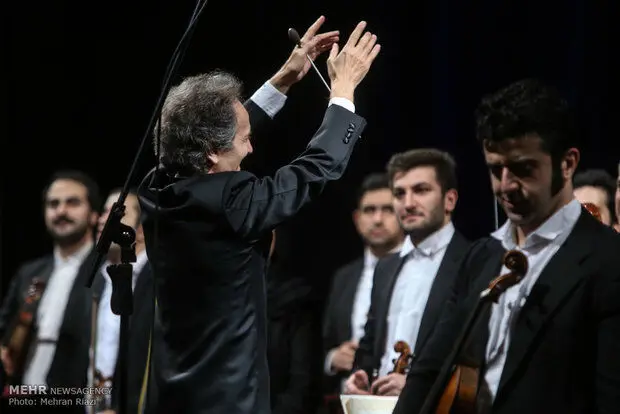 Tehran’s Symphony Orchestra performs in Vahdat Hall