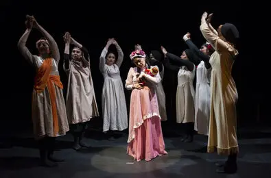 No No No Goes on Stage in Mehrgan Theater