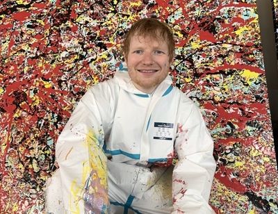 اد شیرن گیتار را با قلم‌مو عوض کرد/ برپایی اولین نمایشگاه نقاشی اد شیرن