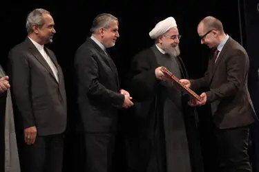 تقدیر رئیس جمهور از برگزیدگان جایزه کتاب سال
