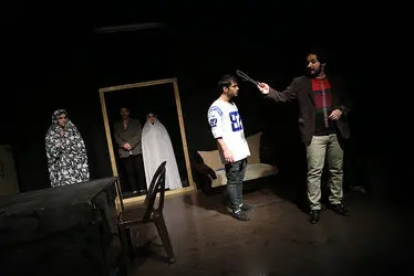 نمایش "بی‌سرپرست" در تماشاخانه مهرگان