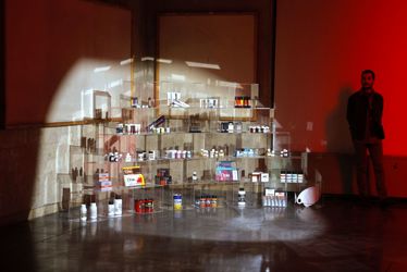 رنگ وستا در هفته دیزاین تهران در دانشکده هنرهای زیبا