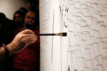 خلق اثر توسط بزرگمهر حسین‌پور در حمایت از کودکان بدسرپرست در گالری آس