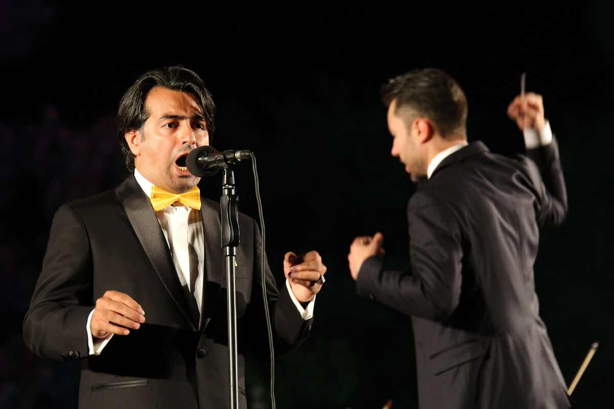 کنسرت پرواز همای به رهبری انریکو جرولا در فضای باز کاخ موزه نیاوران