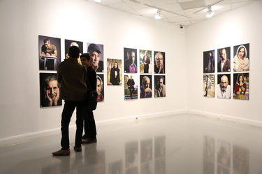 نمایشگاه عکس‌های مجید جوانی با عنوان «چهره‌های نمایش ایران»