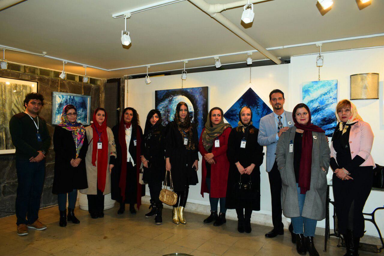 نقاشی با تک رنگ‌ها در گالری کاوه