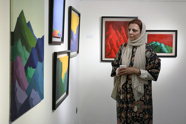 نمایش آثار الهام عظیمی، سحر شادمان و رضوان یارائی در گالری مژده