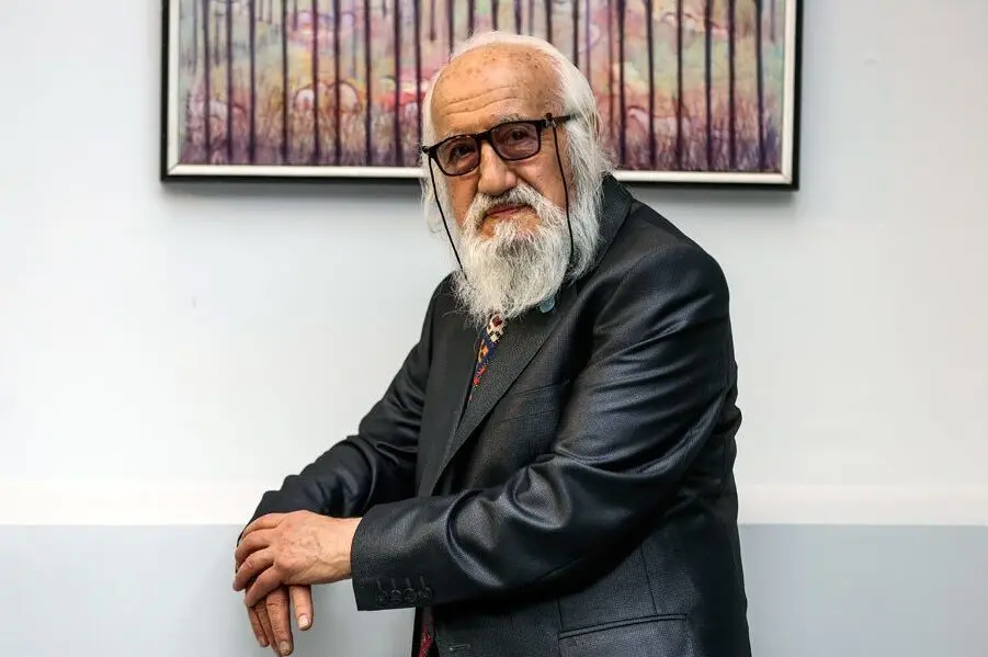 هنرمندی که با آثارش به تخریب طبیعت اعتراض می‌کند