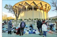 چرا تئاتر شهر این قدر کثیف است؟/ چرا تئاتر شهر را حداقل برای جشنواره شست‌وشو نمی کنند؟/ عکس ها
