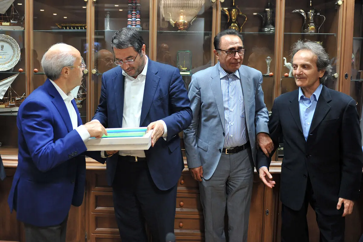 دیدار جمعی از هنرمندان با رضا رحمانی  وزیر صنعت، معدن و تجارت 