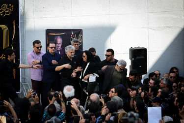 تشییع پیکر ناصر ملک مطیعی در خانه سینما