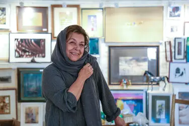 چیدمان آثار صد اثر صد هنرمند در گالری گلستان
