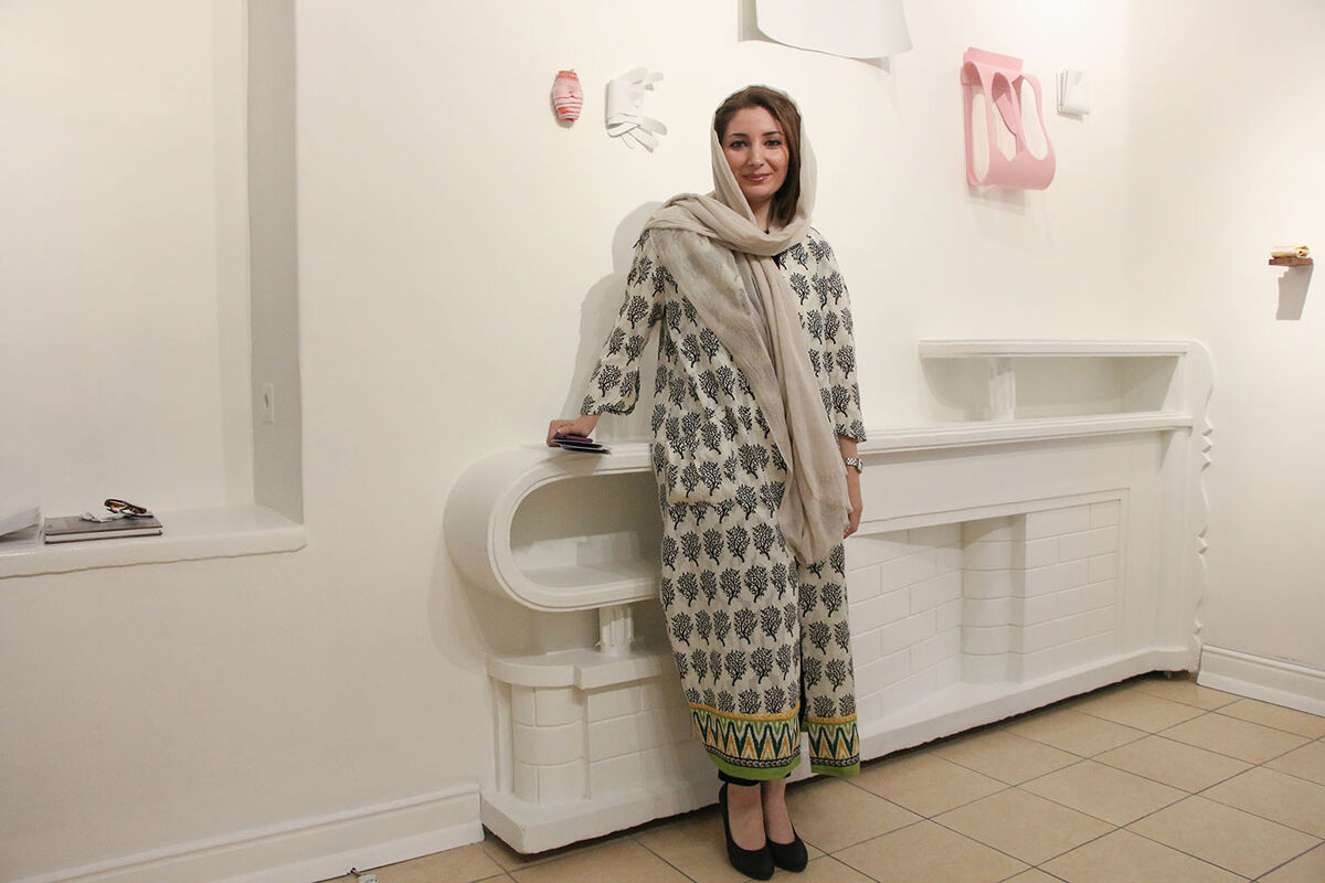 نمایشگاه آثار معصومه مهتدی و هیلده آوربرگ هنرمند بلژیکی در عمارت رو به رو 