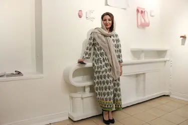 نمایشگاه آثار معصومه مهتدی و هیلده آوربرگ هنرمند بلژیکی در عمارت رو به رو 