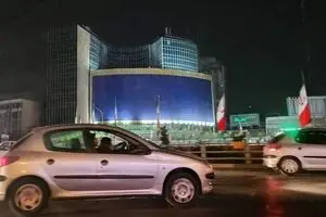 دیوارنگاره میدان ولیعصر ۲۴ ساعته حذف شد/ از دیوار نگاره های مردانه تا اعتراض زنان هنرمند